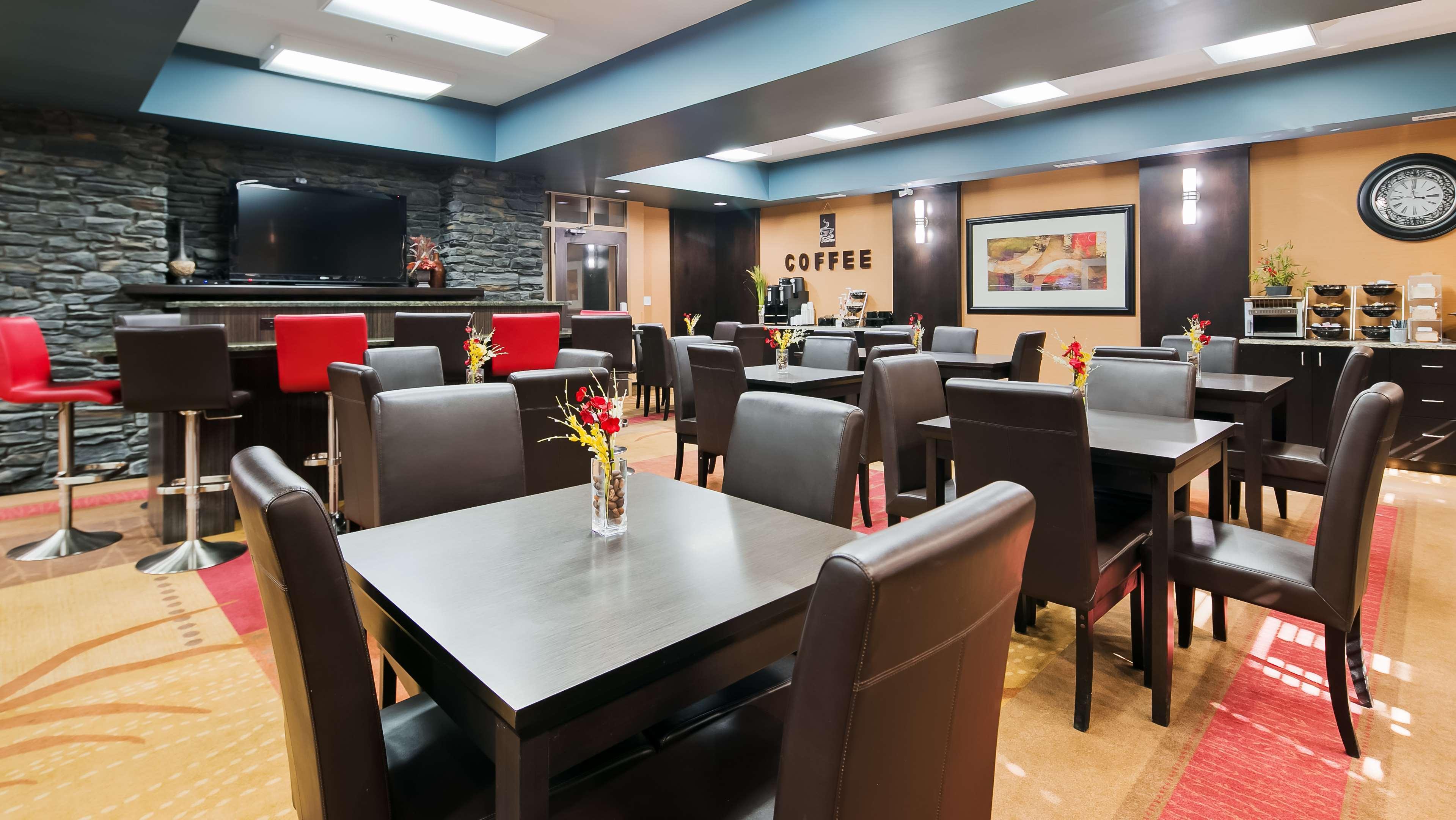 Best Western Bonnyville Inn & Suites Exterior photo